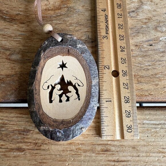 Lot of 2 Vtg Holy Family Nativity Christmas Ornaments Wood And Plastic/metal - Picture 9 of 9